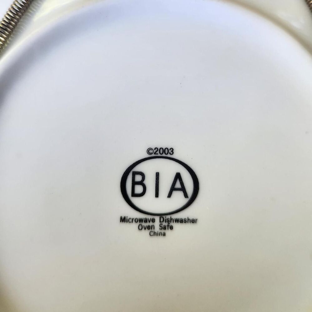 For sale is a vintage 2003 porcelain...